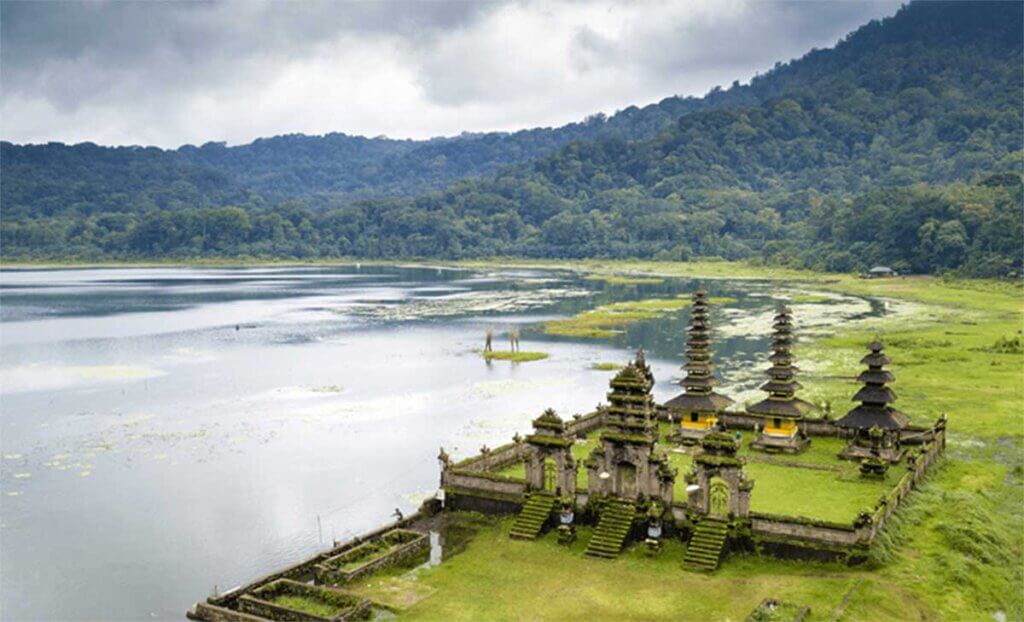 Tamblingan Lake, Bali